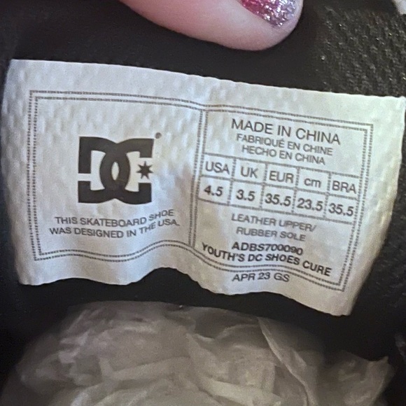 DC Boys sneakers size 4.5 - Picture 3 of 3